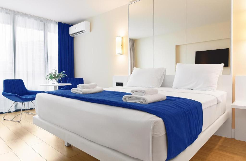 Best House Orbi City Aparthotel Batumi Bagian luar foto