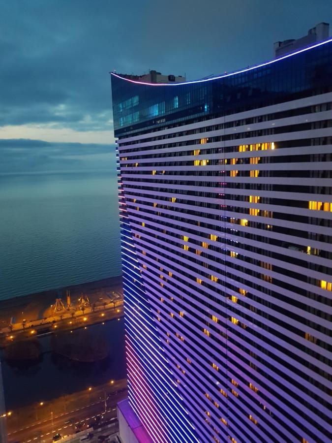 Best House Orbi City Aparthotel Batumi Bagian luar foto
