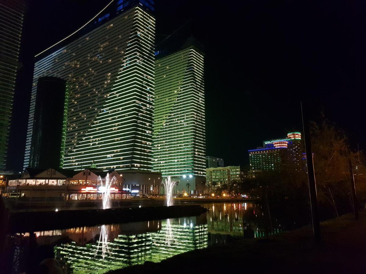 Best House Orbi City Aparthotel Batumi Bagian luar foto