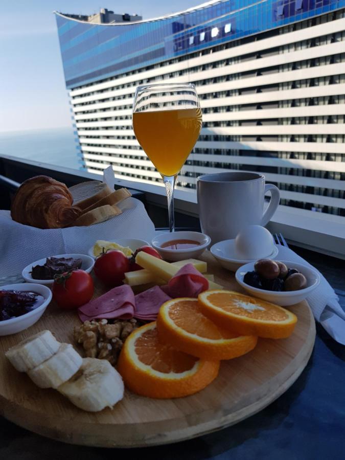 Best House Orbi City Aparthotel Batumi Bagian luar foto
