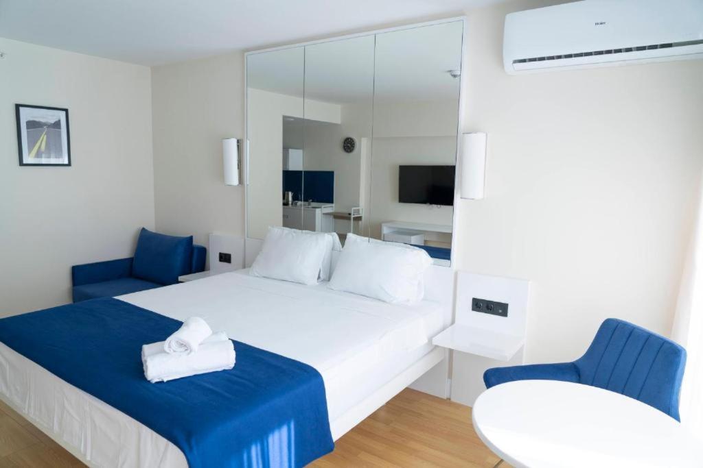 Best House Orbi City Aparthotel Batumi Bagian luar foto