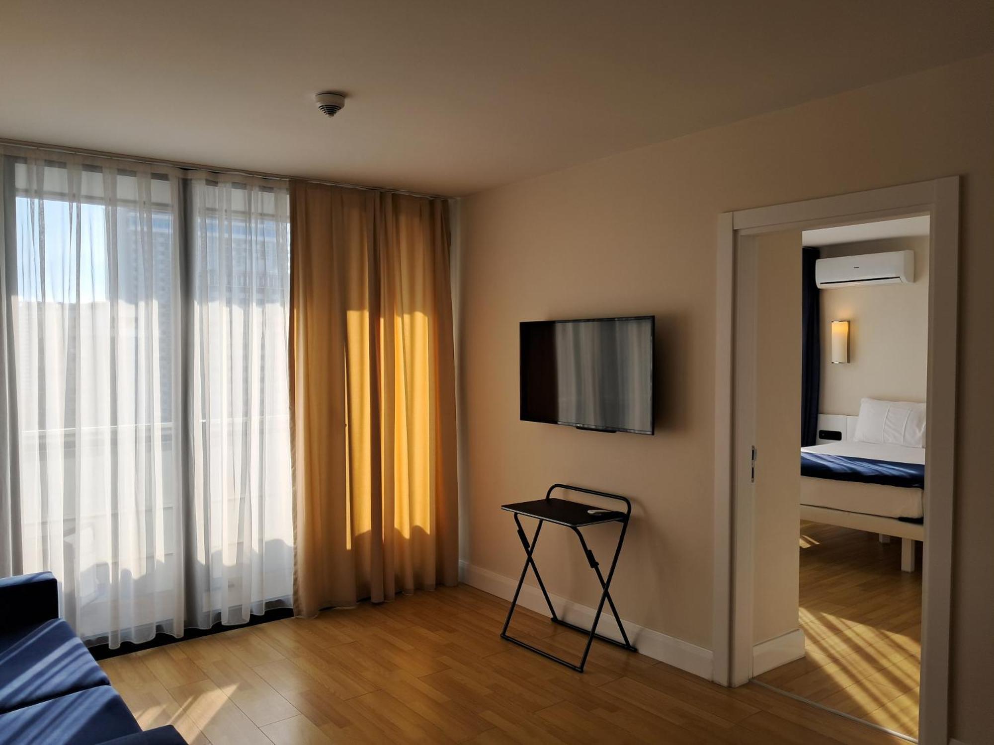 Best House Orbi City Aparthotel Batumi Bagian luar foto