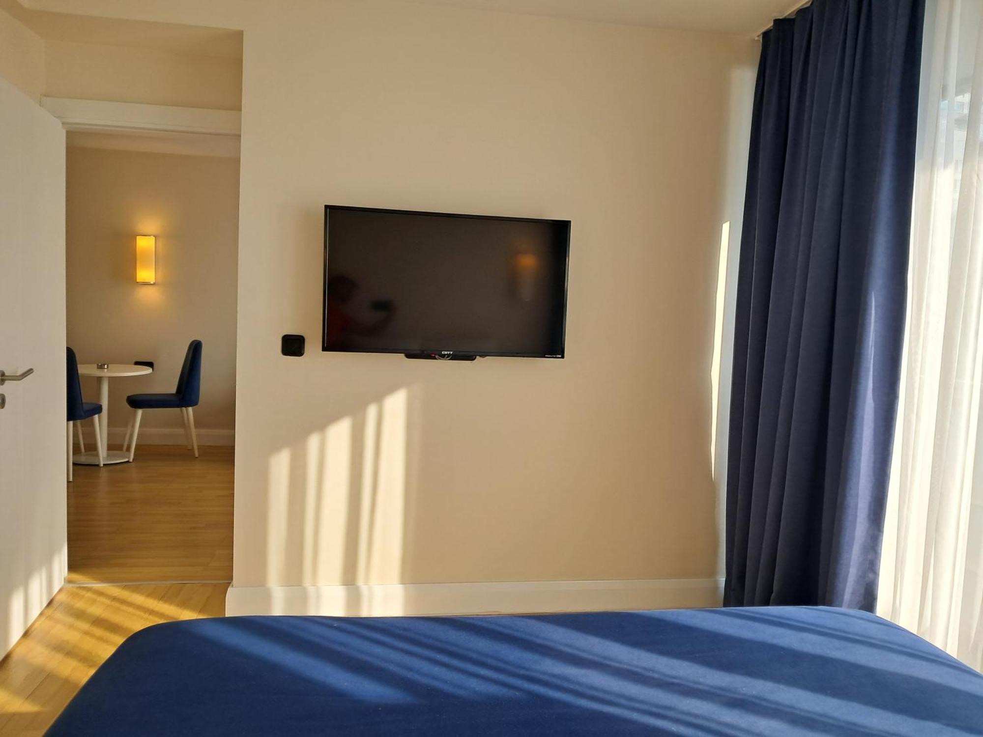 Best House Orbi City Aparthotel Batumi Bagian luar foto